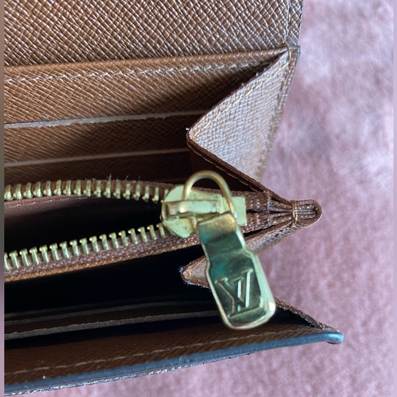 Louis Vuitton Authentic Monogram Sarah Wallet - Picture 6 of 9